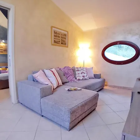 Holiday home Le Maree La Mansarda